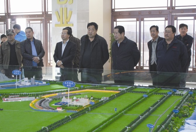 內(nèi)蒙古環(huán)保聯(lián)合會會長蘇青一行來集團參觀考察
