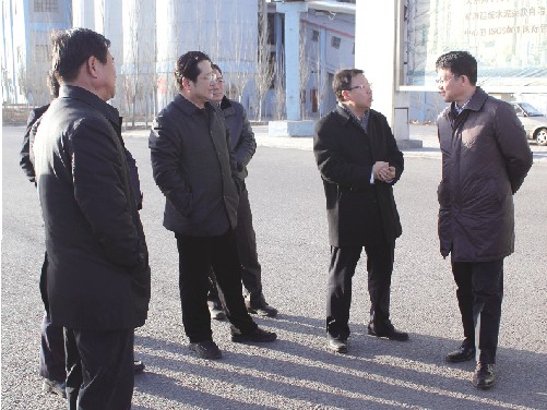 烏海市市長畢力夫一行到我集團工業(yè)循環(huán)經(jīng)濟園參觀調(diào)研