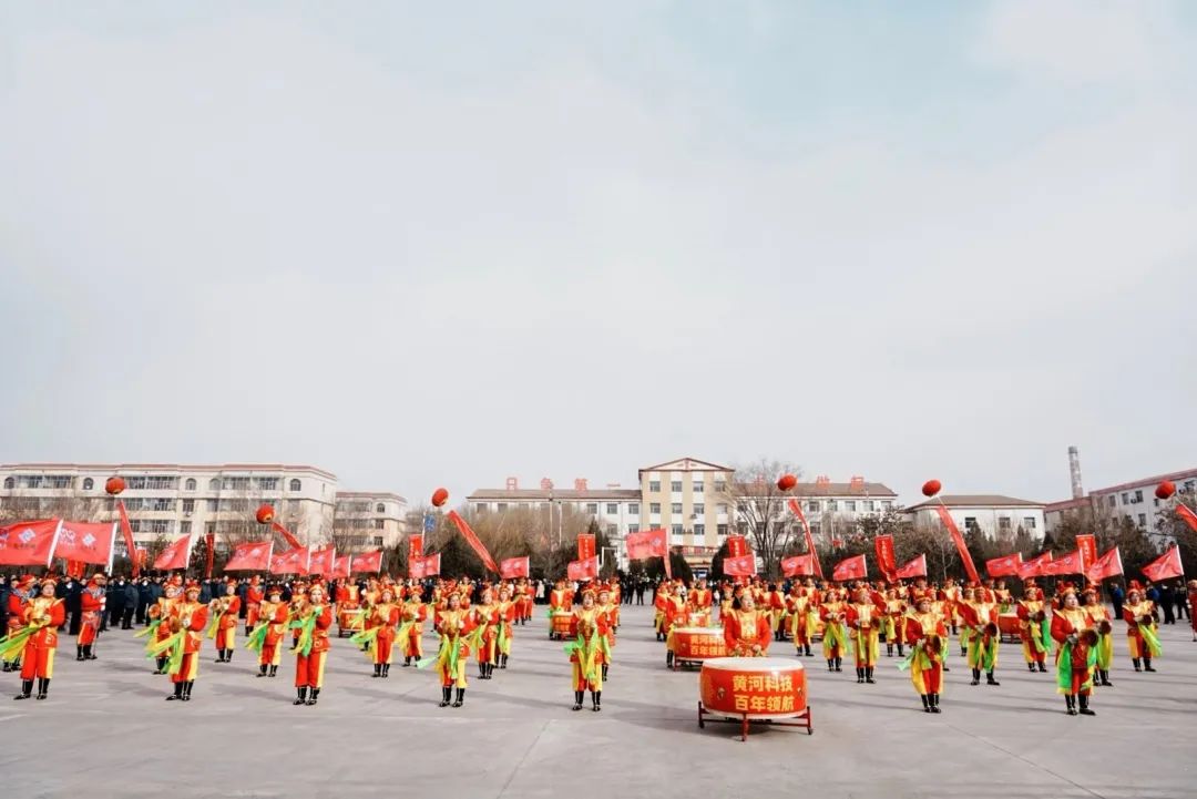 集團創(chuàng)業(yè)40周年威風鑼鼓隊表演