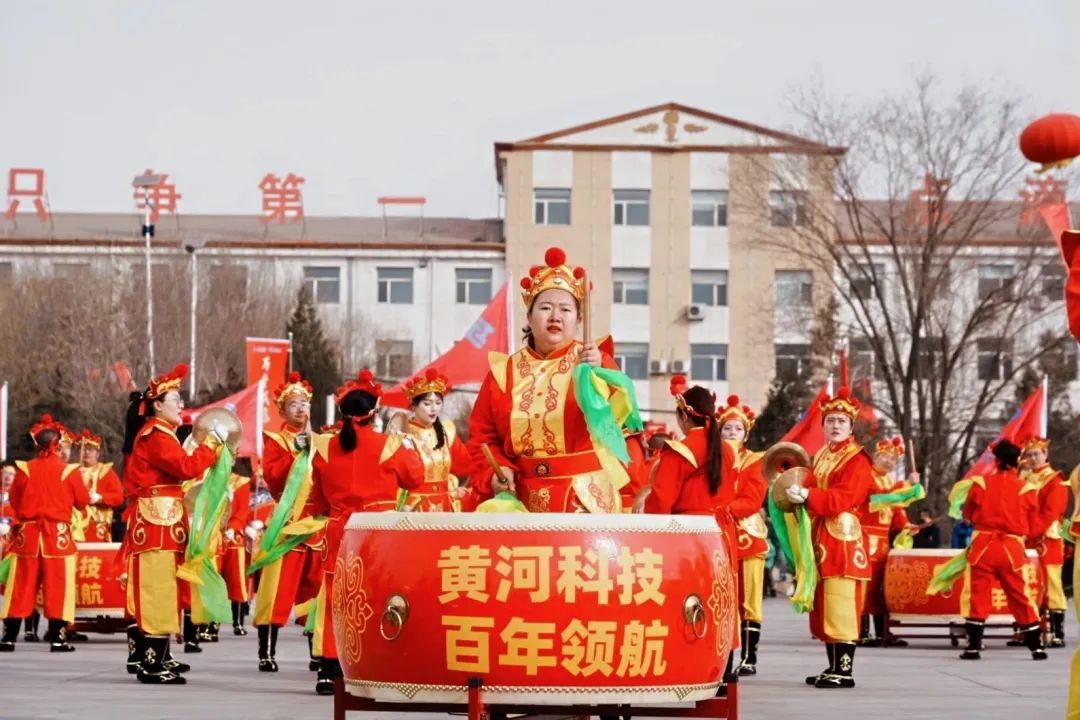 集團創(chuàng)業(yè)40周年威風鑼鼓隊表演