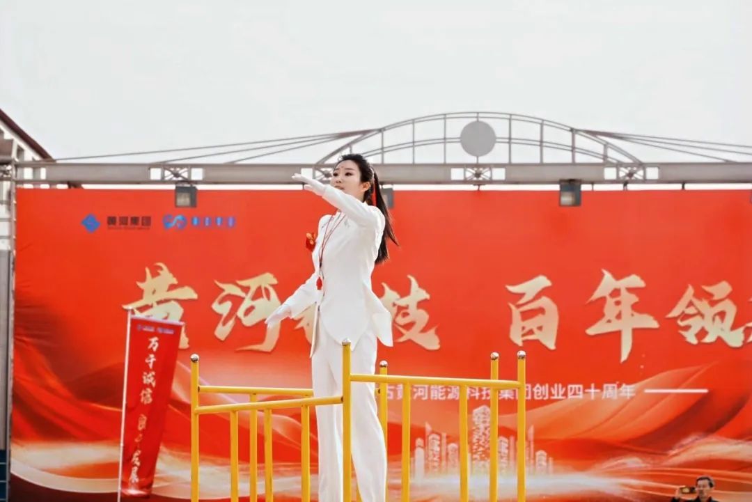 集團創(chuàng)業(yè)40周年威風鑼鼓隊表演指揮