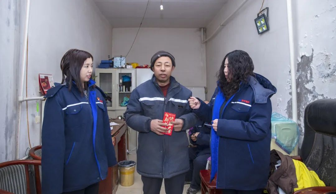 內(nèi)蒙古黃河集團(tuán)黨政工聯(lián)合慰問 傳遞溫暖 情系職工