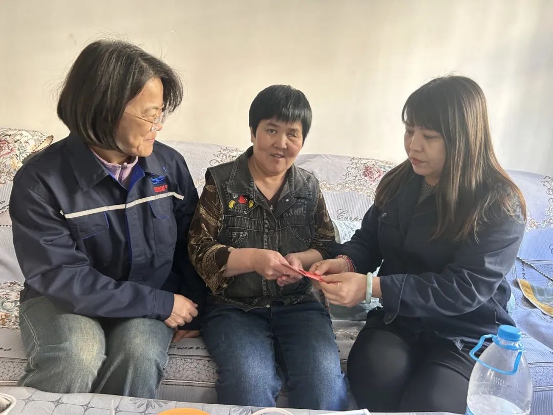 內(nèi)蒙古黃河集團(tuán)黨政工聯(lián)合慰問 傳遞溫暖 情系職工